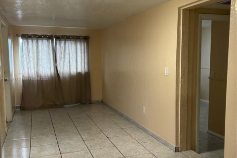 Снять в аренду коммерческую недвижимость в Хайалиа, Флорида 1 спальня, 74.32м2, № 1939997 - фото 3