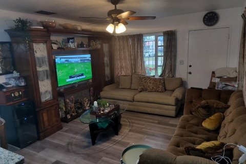 House in Tampa, Florida 3 bedrooms, 106.65 sq.m. № 797013 - photo 14