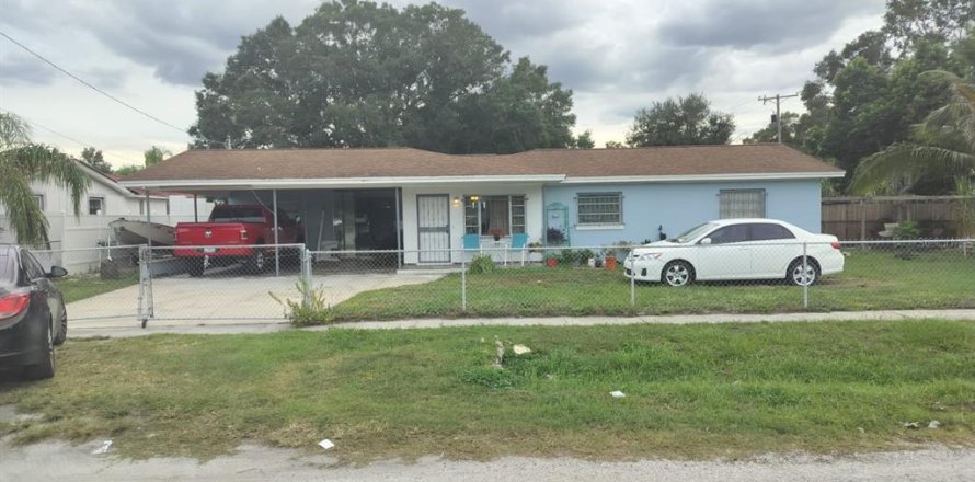 House in Tampa, Florida 3 bedrooms, 106.65 sq.m. № 797013