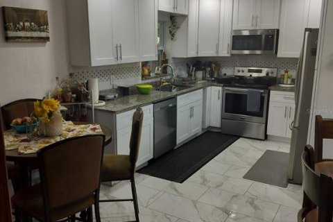 House in Tampa, Florida 3 bedrooms, 106.65 sq.m. № 797013 - photo 13