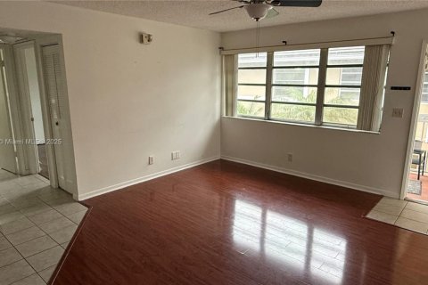 Copropriété à vendre à Coral Springs, Floride: 2 chambres, 71.35 m2 № 1877551 - photo 2