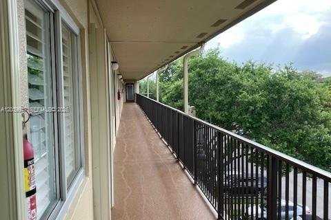 Condominio en venta en Pembroke Pines, Florida, 1 dormitorio, 75.34 m2 № 2083844 - foto 8