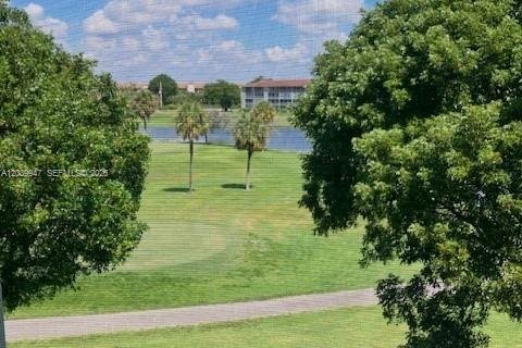 Condominio en venta en Pembroke Pines, Florida, 1 dormitorio, 75.34 m2 № 2083844 - foto 3