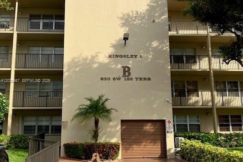 Condominio en venta en Pembroke Pines, Florida, 1 dormitorio, 75.34 m2 № 2083844 - foto 5