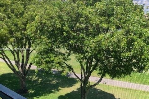Condominio en venta en Pembroke Pines, Florida, 1 dormitorio, 75.34 m2 № 2083844 - foto 2