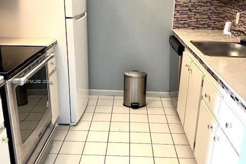 Condominio en venta en Pembroke Pines, Florida, 1 dormitorio, 75.34 m2 № 2083844 - foto 13