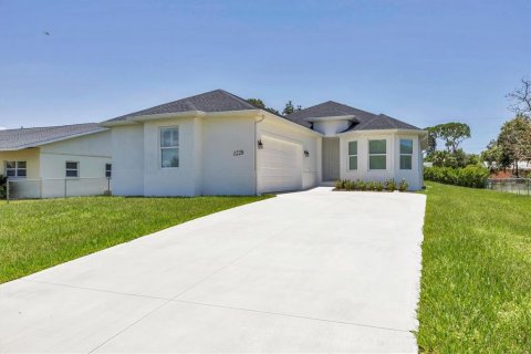 House in Venice, Florida 3 bedrooms, 130.81 sq.m. № 1778265 - photo 1