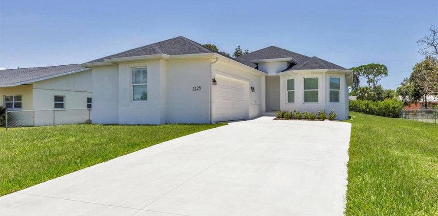 House in Venice, Florida 3 bedrooms, 130.81 sq.m. № 1778265