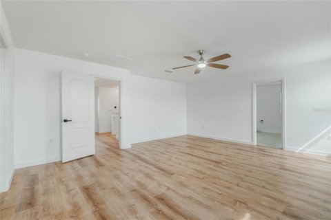 House in Winter Haven, Florida 4 bedrooms, 244.8 sq.m. № 1511292 - photo 16