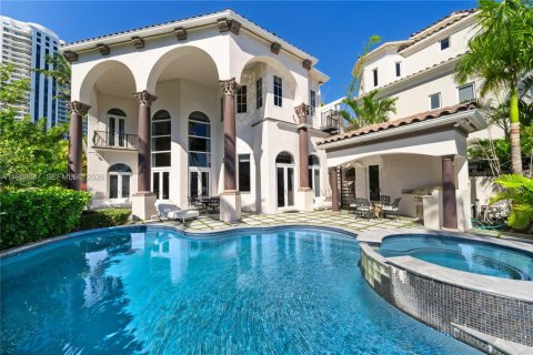 House in Aventura, Florida 5 bedrooms, 605.91 sq.m. № 2021938 - photo 3