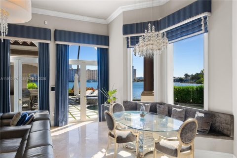 House in Aventura, Florida 5 bedrooms, 605.91 sq.m. № 2021938 - photo 16