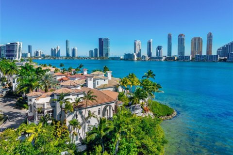 House in Aventura, Florida 5 bedrooms, 605.91 sq.m. № 2021938 - photo 9