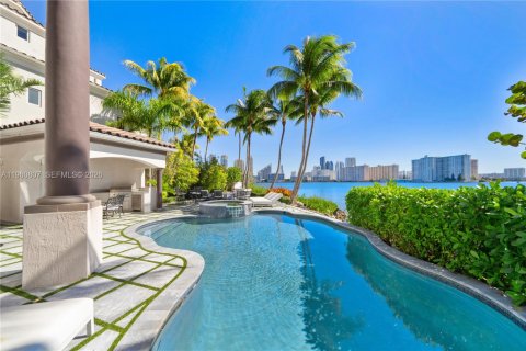 House in Aventura, Florida 5 bedrooms, 605.91 sq.m. № 2021938 - photo 18
