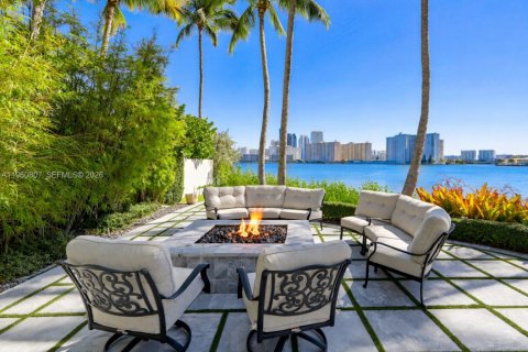 House in Aventura, Florida 5 bedrooms, 605.91 sq.m. № 2021938 - photo 19