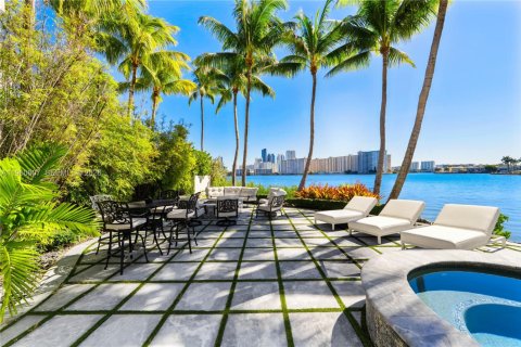 House in Aventura, Florida 5 bedrooms, 605.91 sq.m. № 2021938 - photo 2