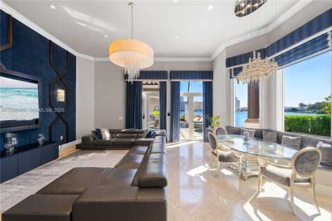House in Aventura, Florida 5 bedrooms, 605.91 sq.m. № 2021938 - photo 5