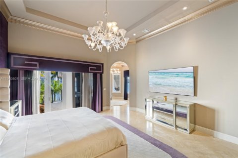 House in Aventura, Florida 5 bedrooms, 605.91 sq.m. № 2021938 - photo 24