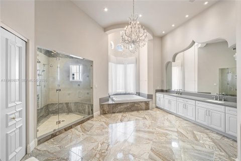 House in Aventura, Florida 5 bedrooms, 605.91 sq.m. № 2021938 - photo 25