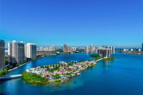 House in Aventura, Florida 5 bedrooms, 605.91 sq.m. № 2021938 - photo 10