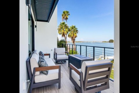 Villa ou maison à vendre à Madeira Beach, Floride: 5 chambres, 437.66 m2 № 2406302 - photo 24