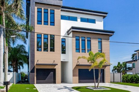 Villa ou maison à vendre à Madeira Beach, Floride: 5 chambres, 437.66 m2 № 2406302 - photo 3