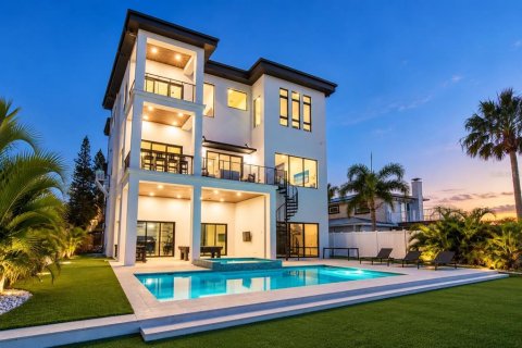 Villa ou maison à Madeira Beach, Floride 5 chambres, 437.66 m2 № 2406302