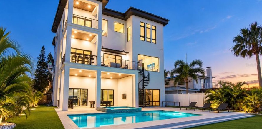 Villa ou maison à Madeira Beach, Floride 5 chambres, 437.66 m2 № 2406302