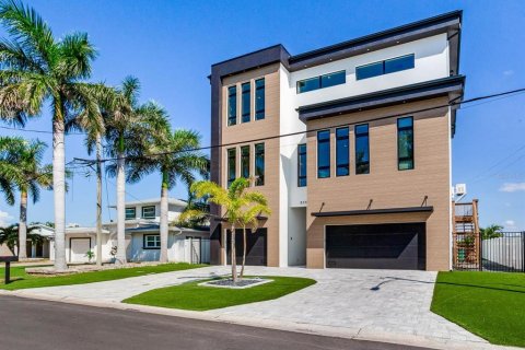 Villa ou maison à vendre à Madeira Beach, Floride: 5 chambres, 437.66 m2 № 2406302 - photo 4