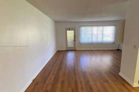 Купить кондоминиум в Бока-Ратон, Флорида 1 спальня, 65.22м2, № 1957860 - фото 2