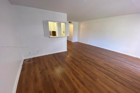 Купить кондоминиум в Бока-Ратон, Флорида 1 спальня, 65.22м2, № 1957860 - фото 1