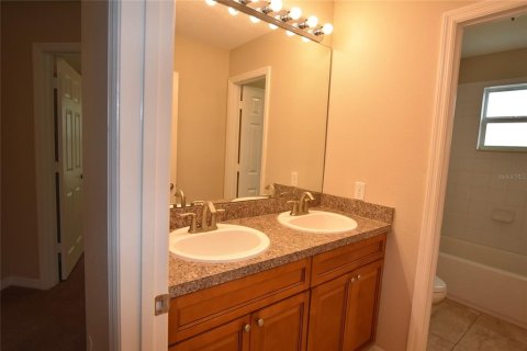 House in Kissimmee, Florida 4 bedrooms, 264.49 sq.m. № 2207049 - photo 25