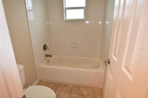 House in Kissimmee, Florida 4 bedrooms, 264.49 sq.m. № 2207049 - photo 26