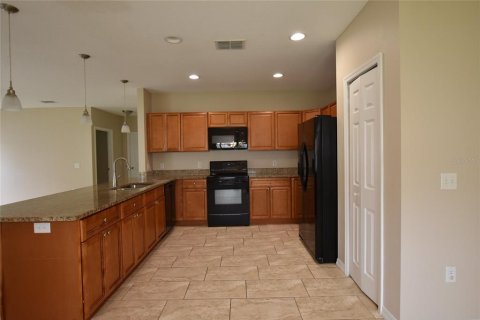 House in Kissimmee, Florida 4 bedrooms, 264.49 sq.m. № 2207049 - photo 4