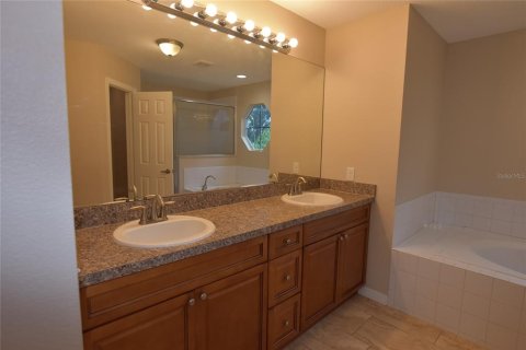 House in Kissimmee, Florida 4 bedrooms, 264.49 sq.m. № 2207049 - photo 16