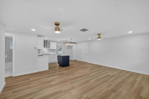 House in Hudson, Florida 3 bedrooms, 117.43 sq.m. № 1913366 - photo 4