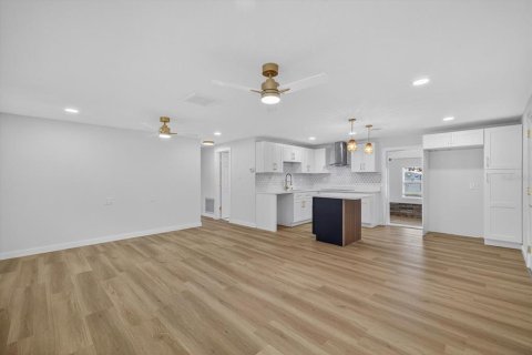 House in Hudson, Florida 3 bedrooms, 117.43 sq.m. № 1913366 - photo 6