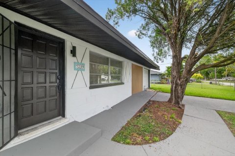 House in Hudson, Florida 3 bedrooms, 117.43 sq.m. № 1913366 - photo 3