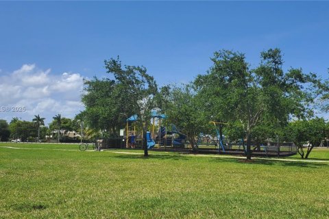 Villa ou maison à louer à Cutler Bay, Floride: 2 chambres, 105.82 m2 № 1946736 - photo 15