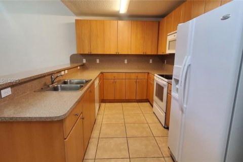 Villa ou maison à louer à Cutler Bay, Floride: 2 chambres, 105.82 m2 № 1946736 - photo 7