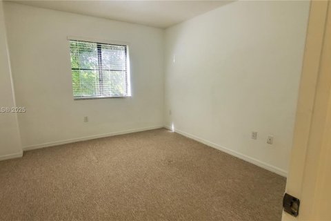 Villa ou maison à louer à Cutler Bay, Floride: 2 chambres, 105.82 m2 № 1946736 - photo 12