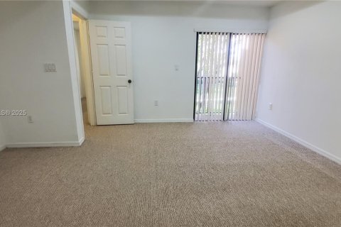 Villa ou maison à louer à Cutler Bay, Floride: 2 chambres, 105.82 m2 № 1946736 - photo 10
