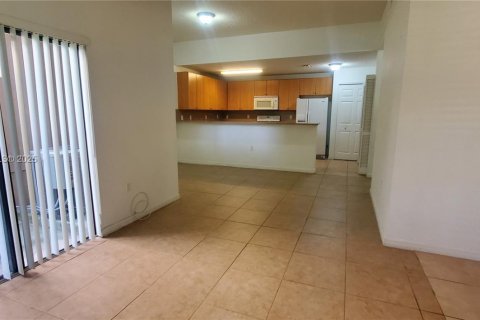 Villa ou maison à louer à Cutler Bay, Floride: 2 chambres, 105.82 m2 № 1946736 - photo 3