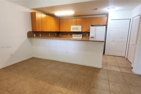 Villa ou maison à louer à Cutler Bay, Floride: 2 chambres, 105.82 m2 № 1946736 - photo 4