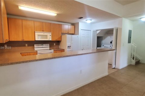 Villa ou maison à louer à Cutler Bay, Floride: 2 chambres, 105.82 m2 № 1946736 - photo 6