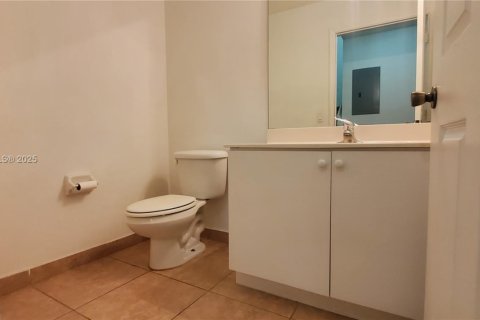 Villa ou maison à louer à Cutler Bay, Floride: 2 chambres, 105.82 m2 № 1946736 - photo 8