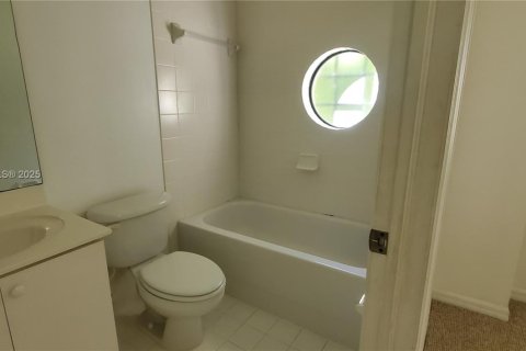 Villa ou maison à louer à Cutler Bay, Floride: 2 chambres, 105.82 m2 № 1946736 - photo 13