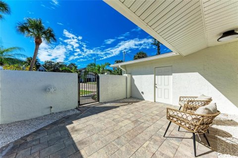 Villa ou maison à louer à Sarasota, Floride: 4 chambres, 217.95 m2 № 2166033 - photo 5
