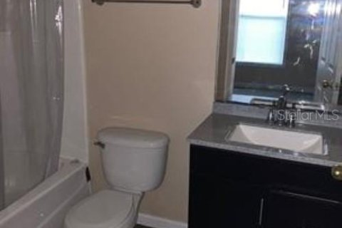 Condominio en alquiler en Gainesville, Florida, 2 dormitorios, 74.32 m2 № 2113493 - foto 8