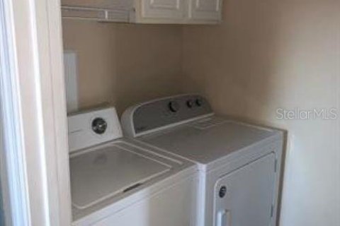 Condominio en alquiler en Gainesville, Florida, 2 dormitorios, 74.32 m2 № 2113493 - foto 9