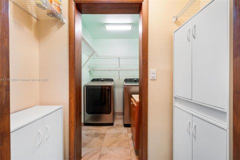 House in Miami, Florida 4 bedrooms, 141.21 sq.m. № 1867792 - photo 28